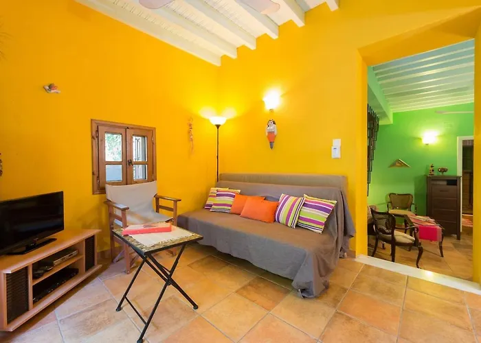 Dom wakacyjny Serene House,beautiful Garden In Old Town