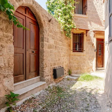 Holiday home Serene House,beautiful Garden In Old Town