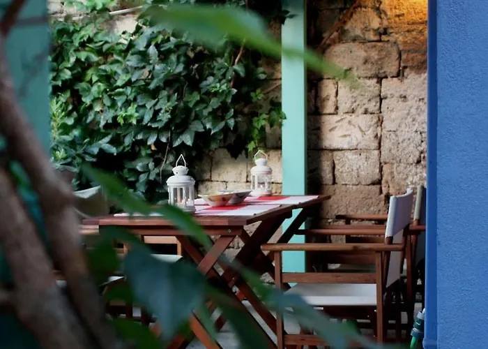 펜션 Serene House,beautiful Garden In Old Town *