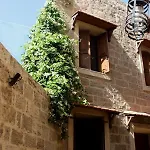 Serene House,beautiful Garden In Old Town