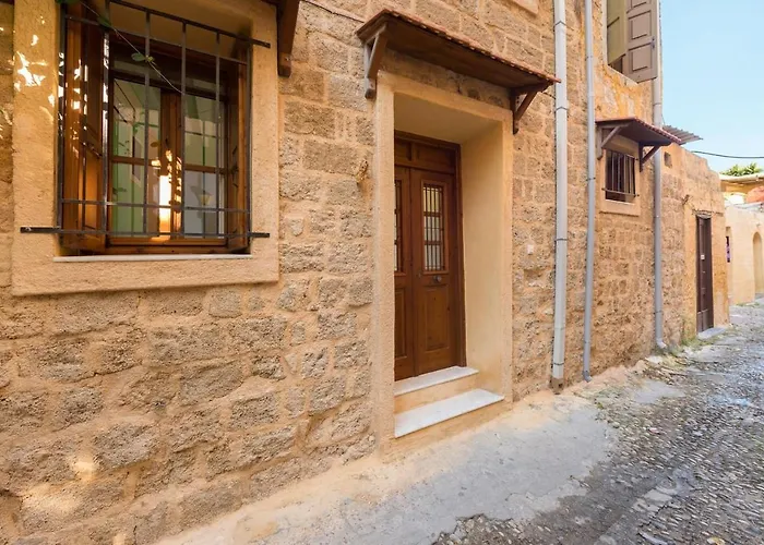 Serene House,beautiful Garden In Old Town 펜션 *