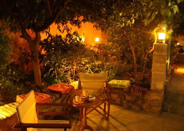 Дом отдыха Serene House,beautiful Garden In Old Town