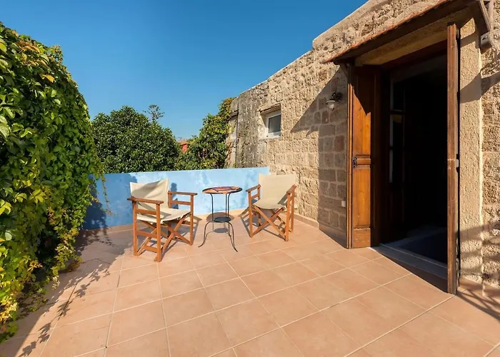 펜션 Serene House,beautiful Garden In Old Town Rhodes City